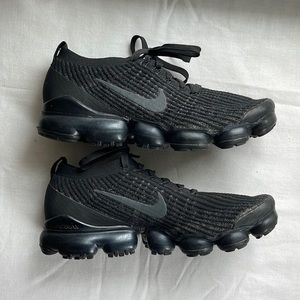 Nike black fly knit vapor max sneakers